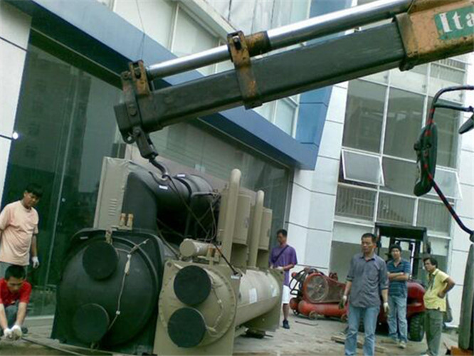 荔城区随车吊和汽车吊的核心区别是什么？哪种更省钱？